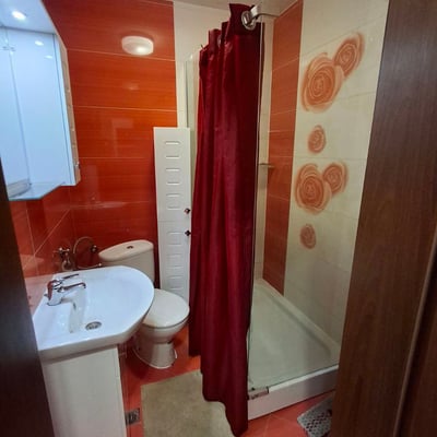 Location d’un appartement élégant de 3 pièces, 95 m², centre-ville, Varna, Bulgarie